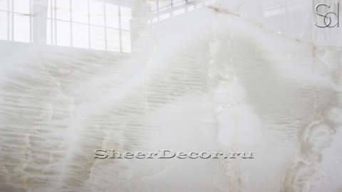 Напольная плитка и слэбы из натурального оникса  Bianco Extra белого цвета_2