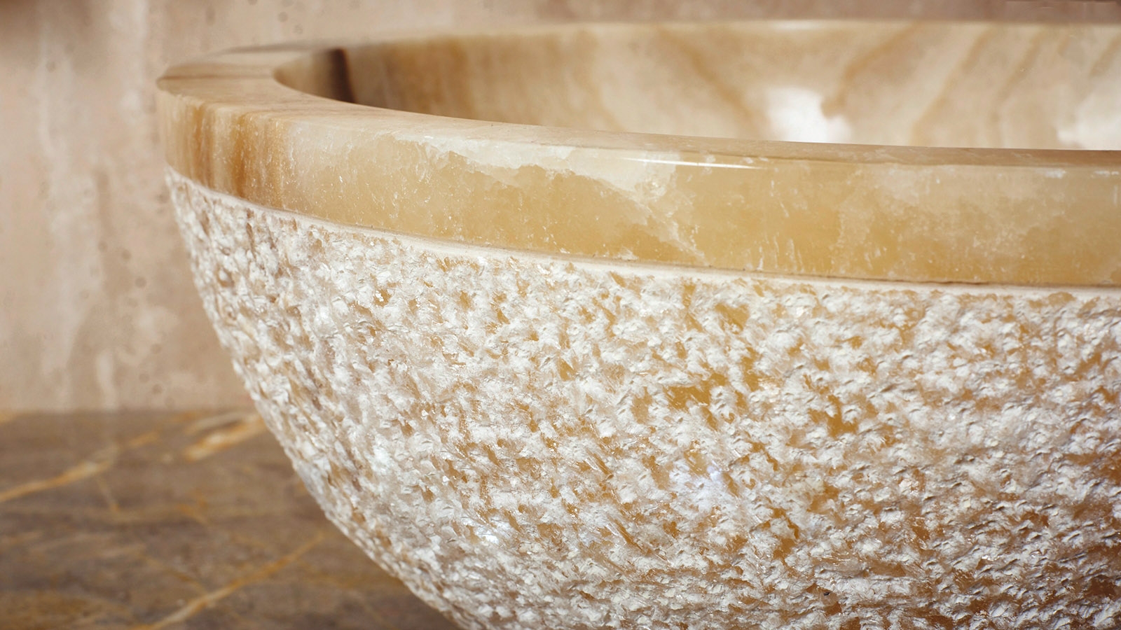 Каменная мойка для ванной Bowl из бежевого камня оникса Beige Honey 637093811_1600_pixels_2 Каменная мойка для ванной круглой формы Bowl из бежевого оникса Beige Honey ИНДОНЕЗИЯ 637093811_1600_pixels_2