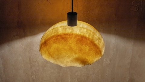 Каменный подвесной светильник Crag Pendant BL из желтого оникса Honey Onyx_3