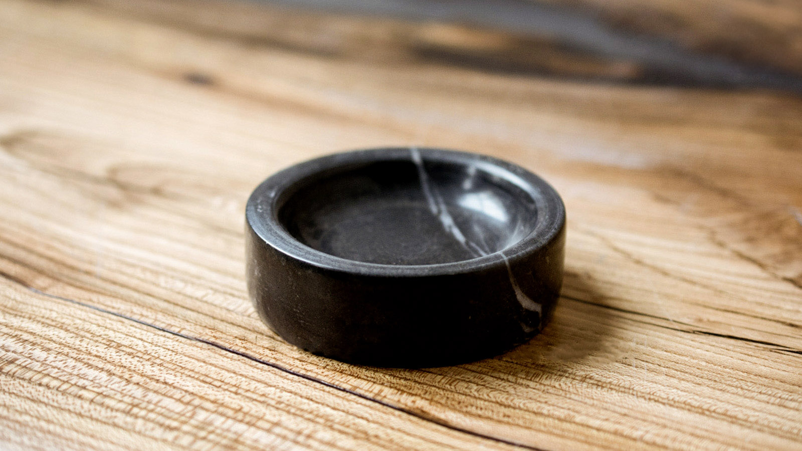 Мыльница Disc из мрамора Nero Marquina_2 Мыльница круглой формы Disc из черного камня Nero Marquina_2
