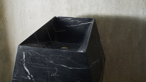 Черная раковина с пьедесталом Esquina из натурального мрамора Nero Marquina ИСПАНИЯ 000018071 для  комнаты_4