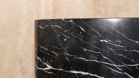 Черная раковина с пьедесталом Liso M2 из натурального мрамора Nero Marquina ИСПАНИЯ 977018112 для  комнаты_3