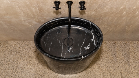 Черная раковина с пьедесталом Liso M2 из натурального мрамора Nero Marquina ИСПАНИЯ 977018112 для  комнаты_4