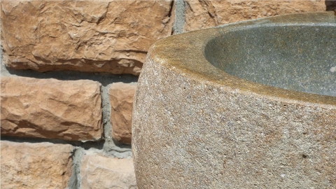 Серая раковина с пьедесталом Piedra M557 из речного гранита Gris ИНДОНЕЗИЯ 00504517557 для  комнаты_6