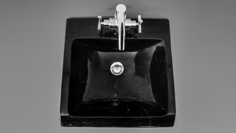 Мраморная раковина с пьедесталом нестандартной формы Sette из черного камня Nero Marquina_3