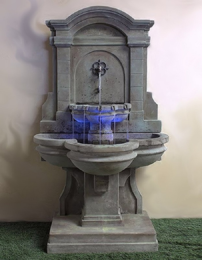 Пристенный фонтан из натурального камня гранита