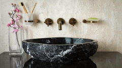 Мраморная раковина треугольной формы Balena из черного камня Nero Marquina колотая_1