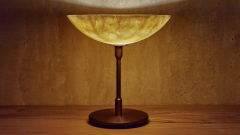 Каменный настольный светильник Orbit 3911 Kern UP из оникса желтый Honey Onyx_1