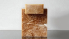 Стол Ladrillo из камня оникса Honey Onyx желтого цвета в сборе _1