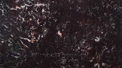 Гранитная плитка и слэбы из натурального гранита Rosso Fiorentino черного цвета_1